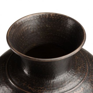Vase de table en métal noir minimaliste, style distinctif, cadre naturel, fait main, hauteur 22 cm, avec design en anneau, pièce d'art décorative - Product Image 2
