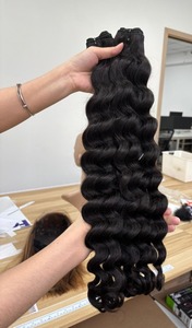 Peluca de Cabello Humano con Ondas de Agua de Lujo, Peluca con Frente de Encaje para Mujer, Uso Diario y para Fiestas, Disponible para la Venta - Product Image 3