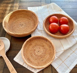 Plateau élégant en rotin tressé avec poignées latérales pour servir des aliments, des boissons, des collations, décoration de la maison, présentation - Product Image 3