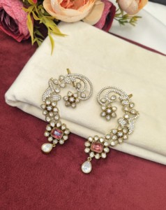 Pendientes de lujo con corte radiante, gemas Kundan y motivos florales para mujer, colección de joyería artificial de imitación festiva para mujer - Product Image 2