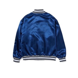 Veste de baseball satinée personnalisée pour homme, sur mesure, grande taille, couleur et logo personnalisés, 100 % polyester, satin brillant uni - Product Image 3