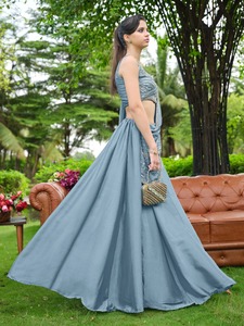 ชุดเลเฮนกาพรีเมียมแบบเย็บด้วยมือพร้อมผ้าคลุมไหล่ติดตัวและเสื้อปักลาย - Product Image 4