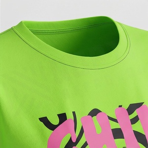 Conjunto Deportivo de 2 Piezas para Mujer, Camiseta Verde de Manga Corta con Estampado y Pantalones con Franja Lateral, Tejido Transpirable de Poliéster - Product Image 4