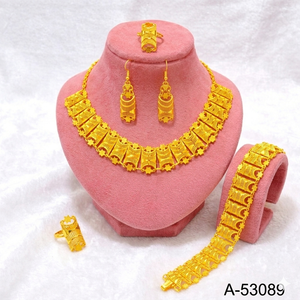 Parure de bijoux de mariée pour femme en laiton plaqué or 24 carats avec zircon créé en laboratoire, collier et bracelet tendance au design insecte - Product Image 5