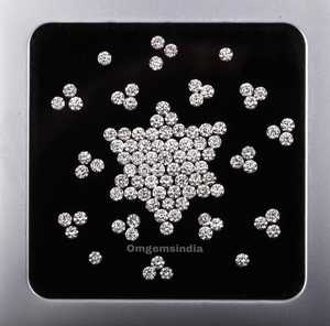 เพชรเม็ดเดี่ยวทรงกลมเจียระไนแบบบริลเลียนท์ สี D ขนาด 1.0 มม. ผลิตในห้องปฏิบัติการ พร้อมเจาะรูด้วยเลเซอร์สำหรับทำเครื่องประดับ รับรองโดย VD HPHT IGI และ GIA - Product Image 1