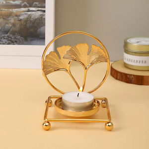 Support de bougie chauffe-plat en métal élégant, très demandé, qui crée un jeu de lumières et d'ombres époustouflant pour enrichir tout intérieur à Noël - Product Image 1