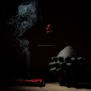 Jarrón pequeño rústico para decoración del hogar, jarrón negro de papel mache, jarrón escultórico de diseño orgánico, ecológico y oscuro - Product Image 6