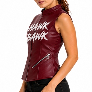 Chaleco de cuero para mujer con estampado Hawk Bawk, cremallera frontal, bolsillos laterales, diseño frontal limpio y bolsillos laterales con cremallera. - Product Image 3
