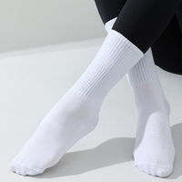 Vente directe usine Chaussettes de yoga pour femmes, mi-mollet, professionnelles, antidérapantes, pour intérieur, fitness et Pilates