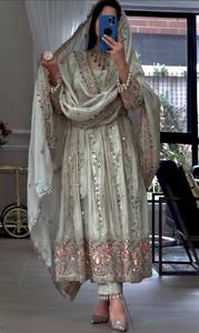 เปิดตัวชุดปาร์ตี้ใหม่ล่าสุด Pur Sheesha Gown พร้อมผ้าคลุมไหล่และกางเกงขายาว - ผ้าไม่ยับ ใส่ได้สองด้าน ความยาวระดับข้อเท้า เหมาะกับทุกฤดูกาล - Product Image 2