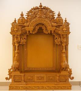 Compre un templo de madera de teca con tallado a mano profundo, mandir de púja tallado a mano con almacenamiento, tamaño grande, personalizado, color marrón, santuario para el hogar, EE. UU. - Product Image 6