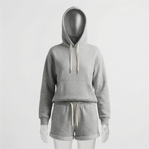 Ensemble 2 pièces pour femme : sweat à capuche et short en molleton gris uni, coupe décontractée ample, au-dessus du genou, avec cordon de serrage et poches - Product Image 1