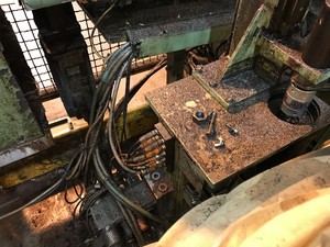 Torno vertical CNC EMAG VSC500 con husillo de trabajo invertido que recorre los ejes principales, para todo tipo de trabajos convencionales y CNC - Product Image 3