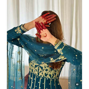 ชุดสำหรับผู้หญิงชุดออกงานปาร์ตี้หรูหราพร้อม pent and dupatta ทันสมัยและเก๋ไก๋ - Product Image 4