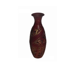 Vase décoratif en aluminium artisanal avec texture de surface détaillée pour la décoration de la maison - Product Image 6