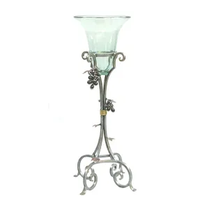 Vase de table en fer forgé fait main avec motif de raisin, porte-fleurs traditionnel en métal pour décoration de mariage - Product Image 1