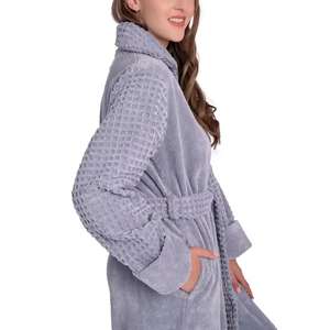 Elegante Bata de Baño para Mujer, Bata Suave de Alta Calidad para Descansar y Bañarse al Mejor Precio al por Mayor - Product Image 4