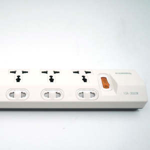 Regleta de enchufes de material resistente con 0 puertos USB, enchufe de sobremesa universal para escritorio, cable de 2 m, personalizable, Yamatik, 5 tomas de corriente. - Product Image 2