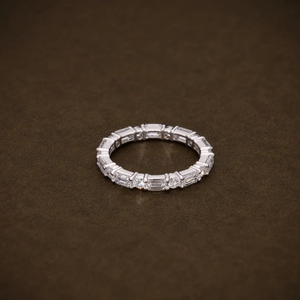Bague éternelle en or 18 carats avec diamants de laboratoire taille émeraude et taille brillant rond, certifiée VVS2, pour mariage - Product Image 2