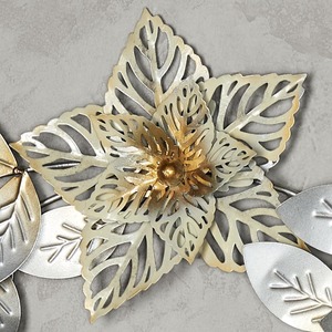 Elegante Corona Floral Metálica, Impresionantes Hojas y Flores Metálicas Plateadas y Doradas, Decoración Moderna para Puerta Principal o Pared, Ideal para Invierno y Fiestas - Product Image 4