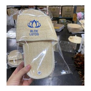 Pantuflas de lufa de primera calidad para la comodidad del baño y exfoliación de los pies, pantuflas de fibra vegetal premium para el hogar. - Product Image 1