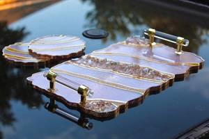 ถาดเรซิ่นกลิตเตอร์สีโรสโกลด์ทำมือทรงคลาสสิก พร้อมหูจับคริสตัลสีทอง ปรับแต่งได้ ถาดอเนกประสงค์และจานรองแก้วสุดหรู - Product Image 3