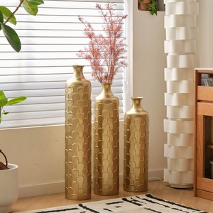Ensemble de vases de table en aluminium moulé martelé, design de luxe, fait main, avec grands vases à fleurs décoratifs, décoration de maison haut de gamme - Product Image 4