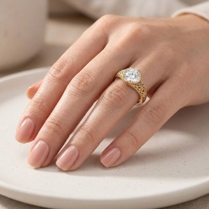 Bague de Mariage Vintage en Or Massif 10k 14k 18k avec Diamant de Laboratoire Taille Ronde Brillante Couleur E Clarté VVS 1 Carat et Style Filigrane - Product Image 6