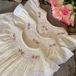 Vestido de Bebé Niña Hecho a Mano, Lino Ahumado, Algodón Orgánico Suave, Transpirable, Lavable, Estampado Floral, Primer Cumpleaños - Product Image 1