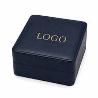 Boîte à montre en cuir bleu marine profond personnalisée, boîte d'emballage de bijoux de luxe avec logo imprimé en feuille d'or, avec coussin en velours pour homme