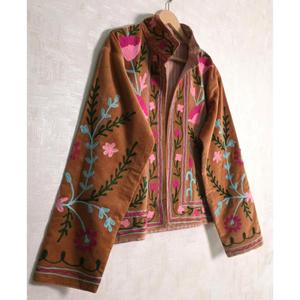 Chaqueta Boho de Terciopelo Suzani, Bordado Hecho a Mano en India, Ropa Étnica de Diseñador para Mujer - Product Image 3
