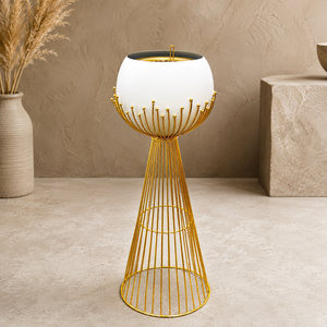 Brûle-encens blanc élégant avec un support en fil doré fin et un rebord orné, pièce de décoration luxueuse pour les espaces modernes - Product Image 1