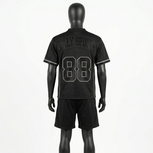 ชุดเสื้อฟุตบอลและกางเกงขาสั้นผ้าโพลีเอสเตอร์ตาข่ายพรีเมียม 200 GSM สีดำล้วน พิมพ์ลายตามสั่งสำหรับผู้ชาย - Product Image 6