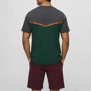 ชุดเสื้อยืดและกางเกงขาสั้นผู้ชายพรีเมียม สีเขียวเทา ท็อปสีเขียวเทา พร้อมกางเกงขาสั้นสีแดงเบอร์กันดี ชุดลำลองฤดูร้อนทันสมัย สไตล์เก๋ไก๋ - Product Image 2