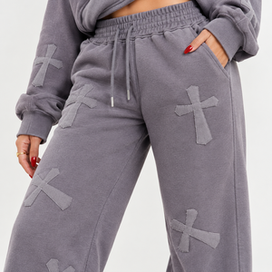 Pantalones deportivos de mujer OEM, estilo casual, de poliéster y algodón, de pierna ancha, con estampado en relieve y ajuste cómodo para uso casual. - Product Image 3