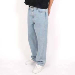 Classical Look Men's Sky Blue Color Breathable Fabric Denim Jeans Men's loose Pattern Denim Jeans Perfect For Everyday Use - Product Image 4