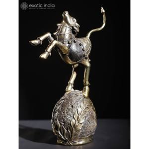 Nandi Dancing on the Globe Sculpture en laiton et en pierre de 9 pouces - Product Image 3
