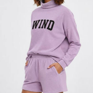 Conjunto Casual de Mujer con Hombros Caídos, Cuello Simulado y Pantalones Cortos, Material de Algodón y Felpa, Estilo Urbano, Ecológico y Transpirable - Product Image 1