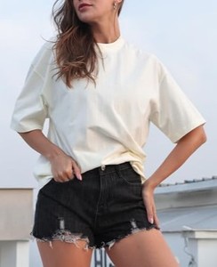 เสื้อยืดคอกลมแขนสั้นทรงโอเวอร์ไซส์สำหรับผู้หญิง สีพื้น ผ้าฝ้าย 100% ทรงหลวม สวมใส่สบาย ระบายอากาศได้ดี เหมาะสำหรับฤดูใบไม้ผลิและฤดูร้อน - Product Image 4
