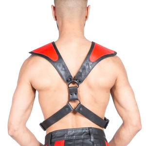 Harnais de poitrine en cuir noir avec accents rouges, ajustement réglable pour tenue de club - Product Image 2