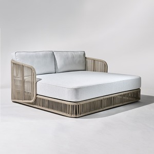 Chaise longue d'extérieur moderne avec structure en teck et coussins en éponge, écologique, pour usage en villa - Product Image 1