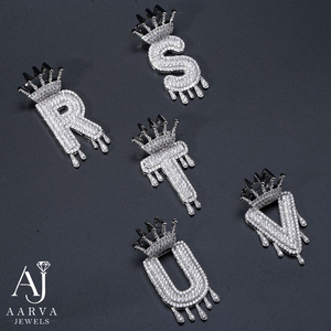 Pendentif Lettre Couronnée en Moissanite, Breloque Initiale Couronne Argentée, Collier Personnalisé pour Chaîne, Bijou Lettre Personnalisée - Product Image 1