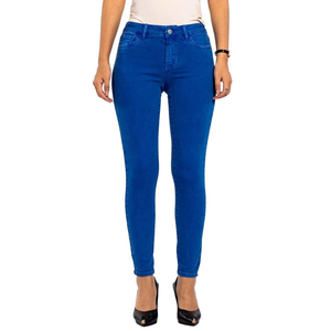 Jeans en denim pour femmes, denim clair, coupe slim, design moderne, finition soignée, confort quotidien, classique, respirant, coton et élasthanne - Product Image 5