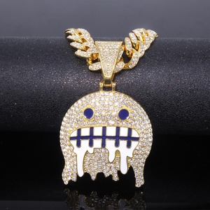 Collier pendentif hip-hop tendance en moissanite de fournisseur indien pour les amateurs de mode et les accessoires de musique rap, disponible à la vente - Product Image 5