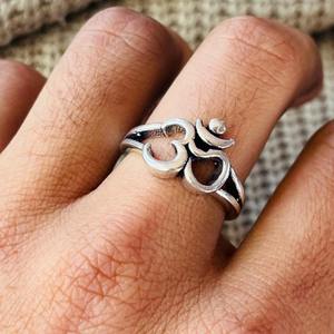 Bague Bohème Om en Laiton Plaqué Argent, Symbole Religieux Hindou, pour Homme, Certifiée par un tiers, Œil d'Argent, Vente en Gros - Product Image 2