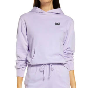 Sudadera con capucha para mujer, de tela suave al tacto, con un detalle minimalista de logotipo, acabado liso, ideal para uso casual y de temporada. - Product Image 1