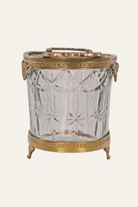 Elegante tazón decorativo de vidrio y metal dorado, ideal para servir bocadillos y como centro de mesa, hecho a mano en India. - Product Image 2