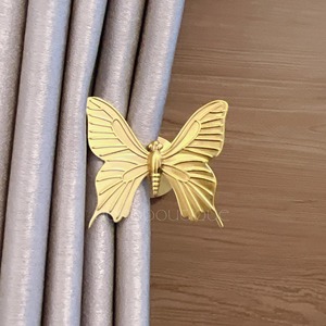 Gancho decorativo para cortinas con forma de mariposa, organizador elegante, perfecto para exhibir ropa, joyas y decoración de ventanas - Product Image 4