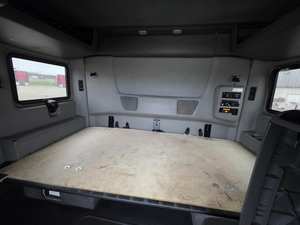 Camión Tractor Diésel de Servicio Pesado 6x4 con Cabina Dormitorio para Transporte de Carga en Carretera a Larga Distancia - Product Image 4