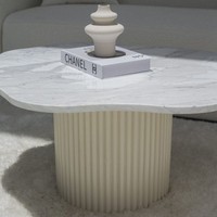 Table basse irrégulière en marbre Statuario Vandana Zenova Nimbus avec 3 options de couleur de base